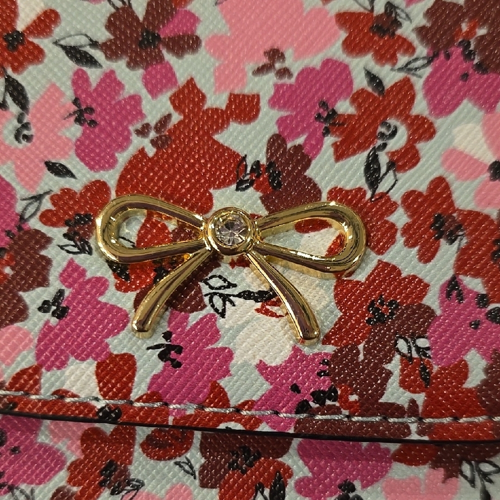 Elegant Floral Clutch with Gold Chain - Picture 2 of 6